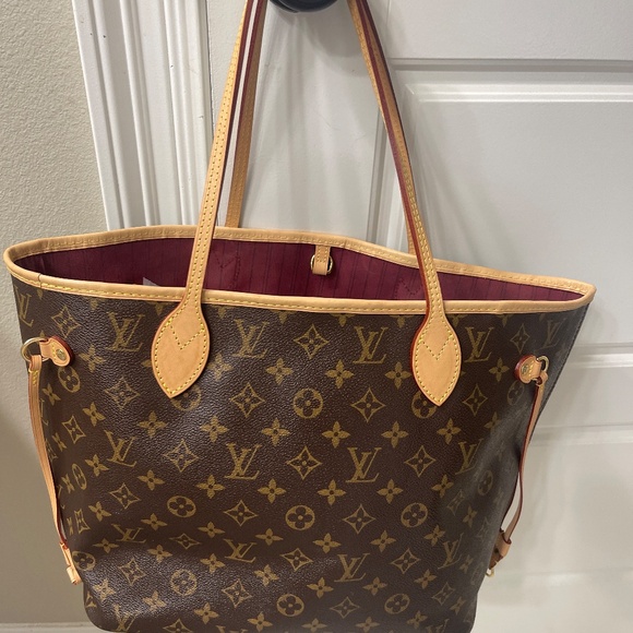 Louis Vuitton MM - Picture 2 of 5